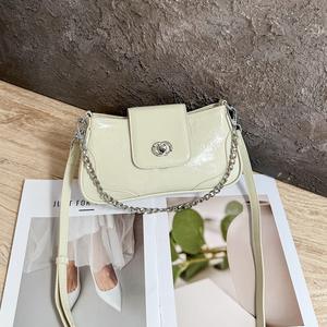 กระเป๋าสะพายไหล่ผู้หญิงลายเรขาคณิตสุดชิคปี 2026 ราคาประหยัด แฟชั่นทันสมัย กระเป๋าคลัทช์ซิปผ้าสักหลาด กระเป๋าถือขนาดเล็กสุดฮิต - Product Image 2