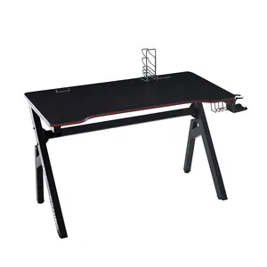 Stock New Design Büro Schreibtisch Metallrahmen E-Sport RGB K Form Racing Tisch Gaming Desk