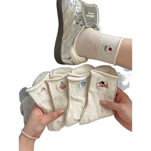 Calcetines de media pantorrilla para mujer, antiolor, absorbentes del sudor, con estampado de dibujos animados de anime, para jóvenes de 18 a 40 años - Product Image 4