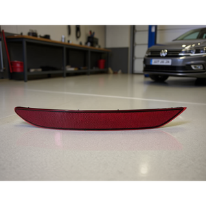 Moldura Reflectante Roja para el Panel Trasero Lateral del Jetta 2019-2020 Modelo P1058, Nueva Pieza de Mejora para Tuning Interior y Exterior - Product Image 1