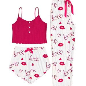 Conjunto de Tres Piezas de Ropa para Dormir con Estampado de Corazón, Pantalones Cortos con Tirantes, Cómodo y Unisex, Venta al Por Mayor Transfronteriza - Product Image 1