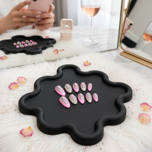 Juego de uñas a presión Aura Chic rosa claro ataúd corto de lujo - Product Image 3