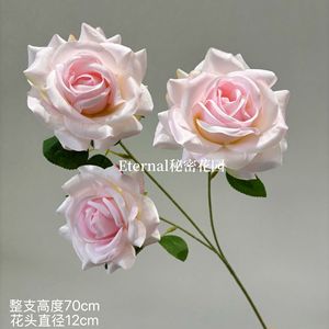 ดอกกุหลาบผ้าไหมภูเขาหิมะประดิษฐ์ 3 หัว สีแดง ช่อดอกไม้งานแต่งงาน - Product Image 3