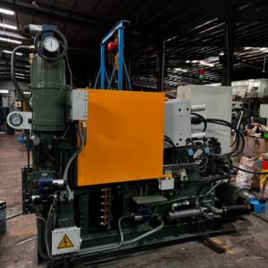 آلة صب بالضغط الحراري أوتوماتيكية لصناعة سلاسل المفاتيح من سبائك الزنك مع محرك 380 فولت 7.5 كيلو واط - Product Image 4