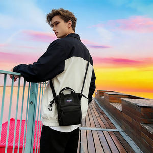 Sac bandoulière sport tendance à prix de gros pour femmes et hommes, sac à l'épaule décontracté portable en tissu Oxford pour usage quotidien - Product Image 2