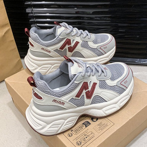 รองเท้า2025ฤดูใบไม้ผลิย้อนยุคสำหรับผู้หญิงรองเท้าลำลองขนาดเล็กน้ำหนักเบาสไตล์ใหม่สำหรับผู้หญิงรองเท้าเดินออกกำลังกายพื้นรองเท้าหนา - Product Image 3