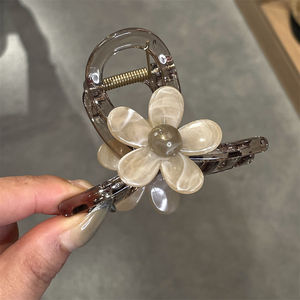 The new Korean <b>style</b> temperament all-match medium cherry blossom flower hairpin female back of the <b>head</b> grab clip headdress - Product Image 2