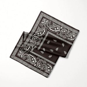Pañuelo de Seda Cuadrado Suave de Alta Calidad con Impresión Personalizada para Mujeres y Hombres - Product Image 1