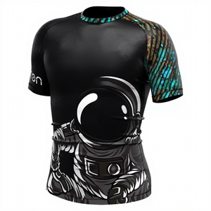 Camiseta de Manga Corta con Estampado de Astronauta para Hombre, Corte Ajustado, Secado Rápido, Cuello Redondo, Estilo Deportivo Informal, con Diseño de Personajes y Logotipo Personalizado - Product Image 1