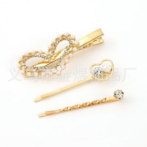 Juego de pinzas para el cabello con forma de corazón y diamantes de imitación, pinza lateral de aleación dorada, accesorio para el cabello de uso diario, primavera 2023 - Product Image 2