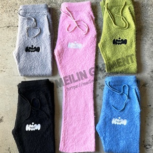 Conjunto Deportivo Unisex de Pantalones Deportivos de Mohair con Corte Acampanado y Sudadera con Cierre de Mohair con Logotipo Personalizado - Product Image 2