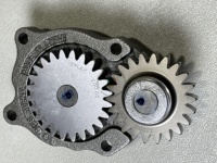ZCEC OEM Engine Parts PC200-7 SAA6D102E-2 Lubricating Oil Pump 6731-51-111 673151111 Lubricating Oil Pump,Oil Pump Assembly