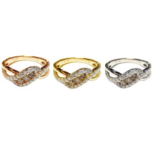 Bagues de mariage et de fiançailles classiques en or blanc massif 18 carats avec diamants véritables et sertissage pavé pour femmes - Vente en gros - Product Image 4