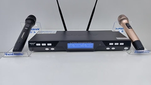 Système de microphones sans fil double professionnel MK158 KTV Entertainment pour karaoké - Product Image 5