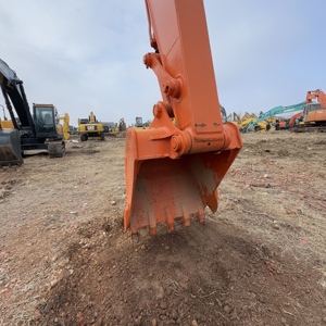 Excavadora Hitachi ZX200LC 5 de 20 Toneladas con Motor Isuzu, Engranajes y Bomba - Probada en Alta Humedad para Trabajos en Canales de Riego y Campos de Arroz - Product Image 4