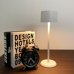 Lámpara de mesa LED táctil recargable con batería portátil para decoración de luz nocturna de dormitorio de lujo moderno para restaurante - Product Image 4