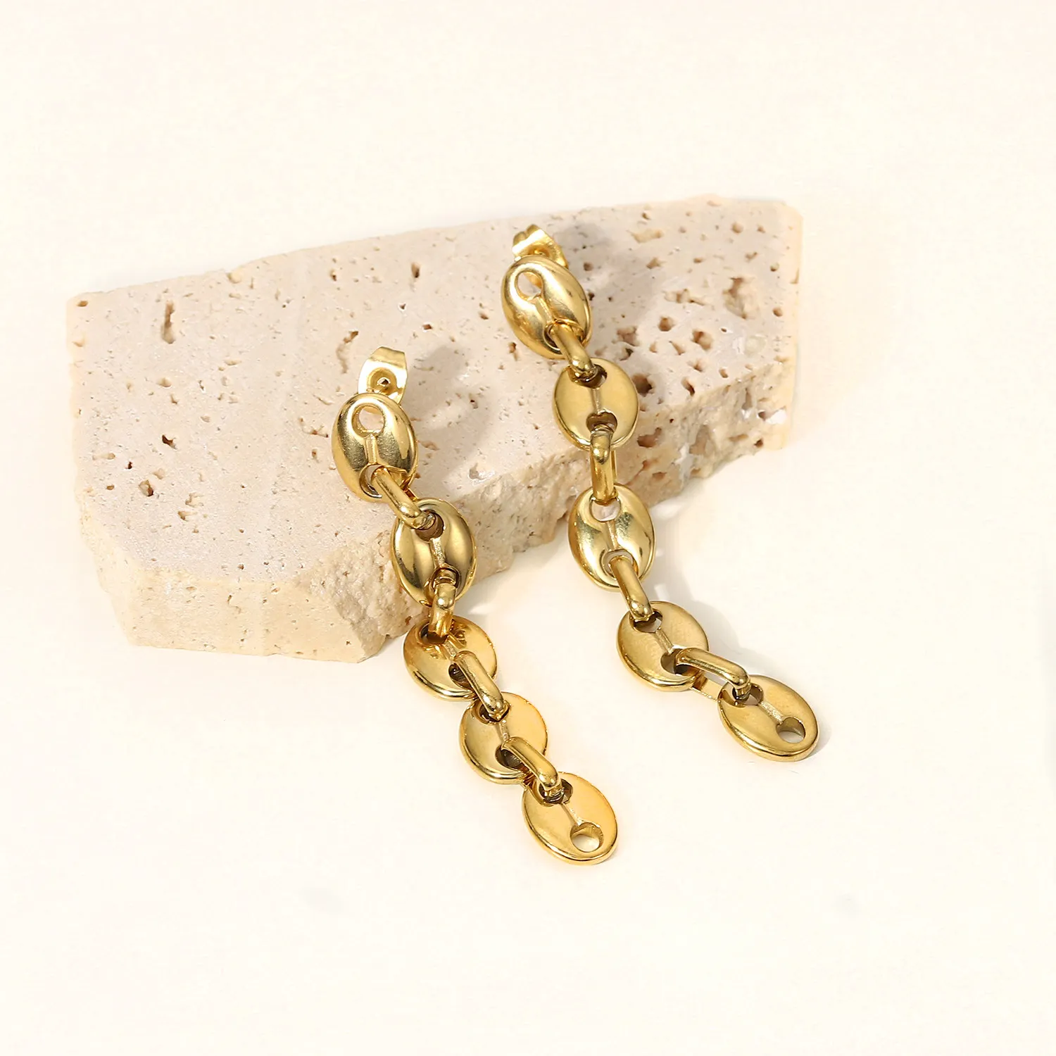 DYZ INS Style Coffee Bean Long Fashion Lady Jewelry Boucles d'oreilles pendantes en acier inoxydable plaqué or 18 carats pour femmes
