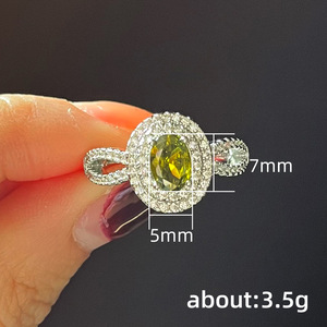 Anello con Accenti in Cristallo per Donne, Elegante e Versatile, Accessorio di Moda per Uso Quotidiano e Feste - Product Image 5