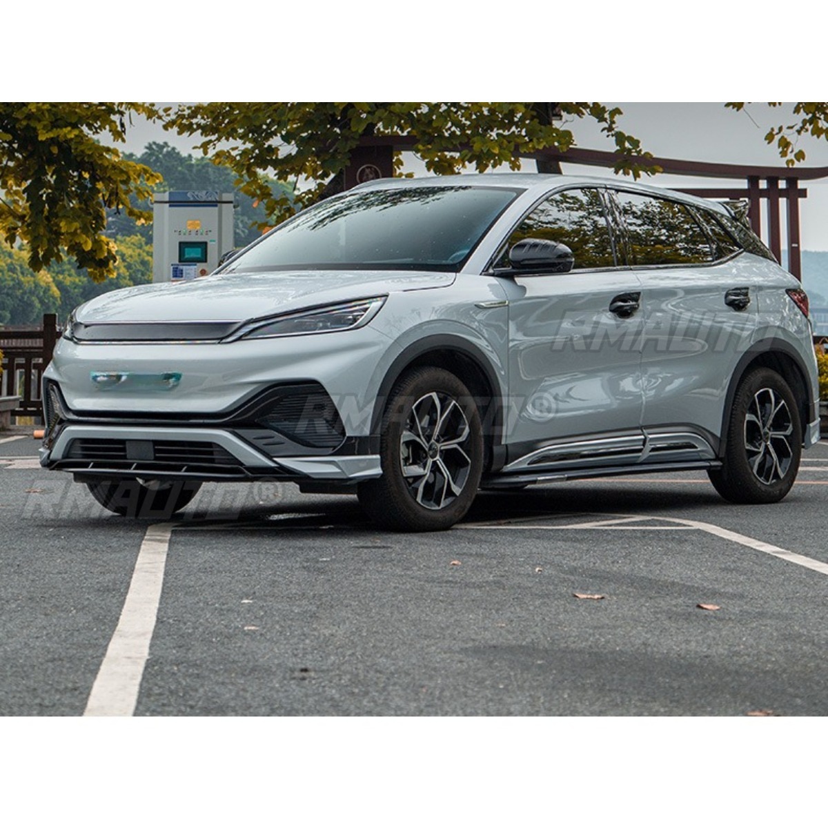 หนึ่งชุดสีดำเงา