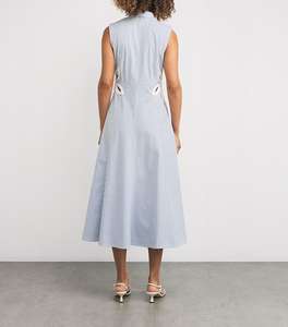 Robe d'été à rayures bleues pour femmes, brodée d'une ligne A décontractée, 100% coton, revers, robe midi sans manches boutonnée avec fleurs creuses - Product Image 2