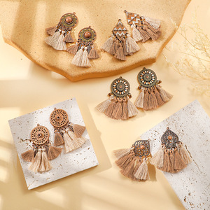 Vente en gros DIY Bohème Rétro Pendentif <span class=keywords><strong>attrape</strong></span>-rêves Accessoires de bijoux faits à la main Gland pour les fêtes Cadeaux en alliage - Product Image 3