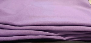 Tela de algodón de punto sencillo teñida reactivamente, suave y de colores brillantes, ideal para ropa casual y diaria, disponible para la venta. - Product Image 3