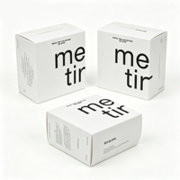 Boîtes d'emballage personnalisées OEM, boîte en papier blanche minimaliste avec typographie noire audacieuse et grand logo personnalisé
