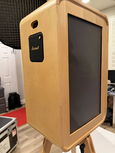 Location de photomaton de mariage en bois haut de gamme - Photomaton double face pour iPad avec haut-parleur <span class=keywords><strong>Marshall</strong></span> - Product Image 5