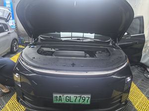 Auto Usado 2025 Li Auto L6 Pro Smart Refresh EV 7800km Pintura Original Volante a la Izquierda Precio de Mayoreo Listo para Enviar - Product Image 5