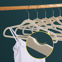 Cintres en velours en gros, cintres en plastique pour vêtements