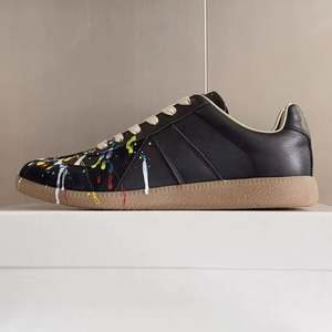 Zapatillas Deportivas de Cuero con Graffiti Pintado a Mano de Alta Calidad, Diseño de Moda de Caña Baja, Zapatos Casuales para Caminar, Zapatos de Skate para Exteriores - Product Image 2