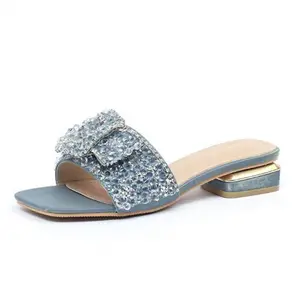 2024 alla moda pantofole lustiche lustiche luxury strass con strass a rombi sandali Slide a tacco basso di marca scarpette da ragazza di marca