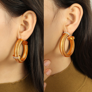 Pendientes de Aro de Aleación de Zinc Dorada con Incrustaciones de Diamantes de Imitación, Joyería de Moda para Mujer, Uso Diario - Product Image 4