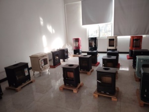 Estufa Moderna Independiente de Leña y Acero con 1 Año de Garantía para Sala de Estar de Villa, Soluciones de Calefacción Eficientes para Interiores - Product Image 3