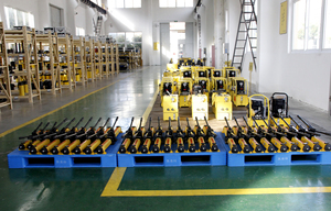 <span class=keywords><strong>Pompe</strong></span> <span class=keywords><strong>hydraulique</strong></span> <span class=keywords><strong>manuelle</strong></span> <span class=keywords><strong>Enerpac</strong></span> Same 700 bar, petite <span class=keywords><strong>pompe</strong></span> à piston pour vérins - Product Image 5