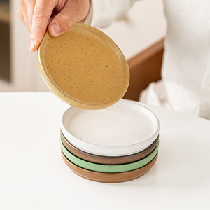 Platos de cerámica redondos hechos a mano estilo Wabi Sabi para servir en fiestas - Product Image 3