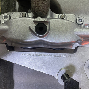 ชุดคาลิปเปอร์เบรกแบบปรับ<span class=keywords><strong>แต่ง</strong></span> ชุดจานเบรกหน้าแบบเจาะรู สำหรับ BMW F10 F20 F30 G20 G30 Acura TLX Audi A4 B8 B9 C7 - Product Image 2