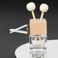 Diffuseur d'air frais carré en verre de 8 ml pour voiture avec clip de ventilation, surface estampée à chaud, flacon vide pour huiles essentielles et parfums