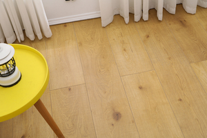 Plancher en chêne blanc composite PVC et bois, tailles personnalisables (9-12 pouces), qualité E1, installation par clipsage sans formaldéhyde - Product Image 5
