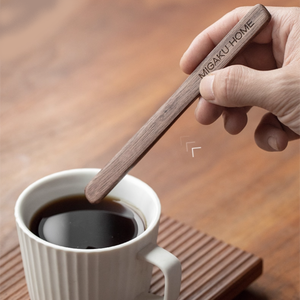 Bastoncino per Mescolare Caffè in Legno Massello di Noce Nero Runwood, Personalizzabile, per Gelato, Burro, Marmellata, Tè e Latte - Product Image 2