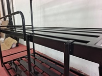 Lit superposé robuste en fer forgé noir pour trois personnes