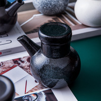 Distributeur de sauce soja en céramique de style japonais rétro en gros avec couvercle, bouteille de vinaigre et de sauce chili micro-ondable pour les restaurants