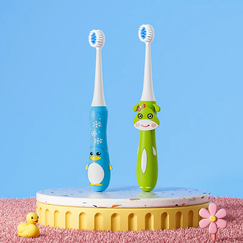 Brosses à dents manuelles au prix de gros, brosse à dents à cheveux doux de dessin animé mignon et créatif pour bébés à usage domestique