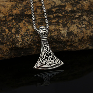 Yunnique – collier avec pendentif hache en acier inoxydable pour hommes, chaîne de 60cm, bijoux cadeau, style Viking, breloque à motifs - Product Image 3