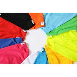 T-shirts de fitness en polyester respirant pour hommes Vente en gros T-shirt de sport en maille solide imprimé avec <span class=keywords><strong>logo</strong></span> personnalisé à manches courtes pour hommes - Product Image 6