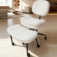 Chaise de bureau ergonomique à roulettes pour position assise croisée, design moderne et confortable pour les jambes