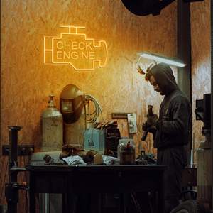 Enseigne lumineuse LED néon en plastique Kavaas 'Vérifier le moteur' Décoration de garage pour passionnés d'automobiles Atelier de réparation automobile Meilleur cadeau pour papa Jaune doré - Product Image 2