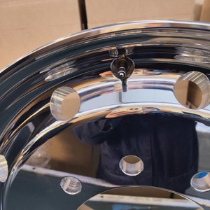 <span class=keywords><strong>Cerchi</strong></span> <span class=keywords><strong>in</strong></span> Alluminio per <span class=keywords><strong>Camion</strong></span> e Autobus da 22,5 Pollici, Resistenti, Finitura Argento - Product Image 1