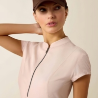 Camiseta de equitación ligera para mujer, tejido de punto reciclado, mangas cortas, paneles laterales de malla, alta transpirabilidad, para todo el día.
