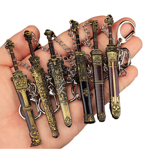 Schwert-Karabiner Zhou <span class=keywords><strong>Wang</strong></span> Yin Shou Di <span class=keywords><strong>Yi</strong></span> Mini Edition Metall-Waffenspielzeug 9CM Zinklegierung Anhänger - Product Image 1